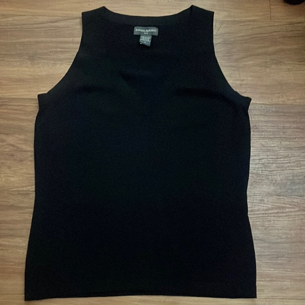 Banana Republic sleeveless v-neck top